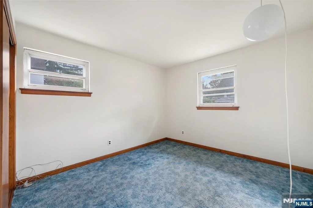 Photo of 498 Riverside