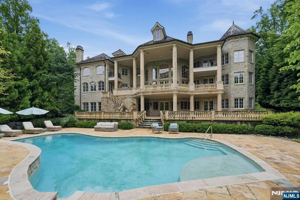 Photo of 7 Buckingham
