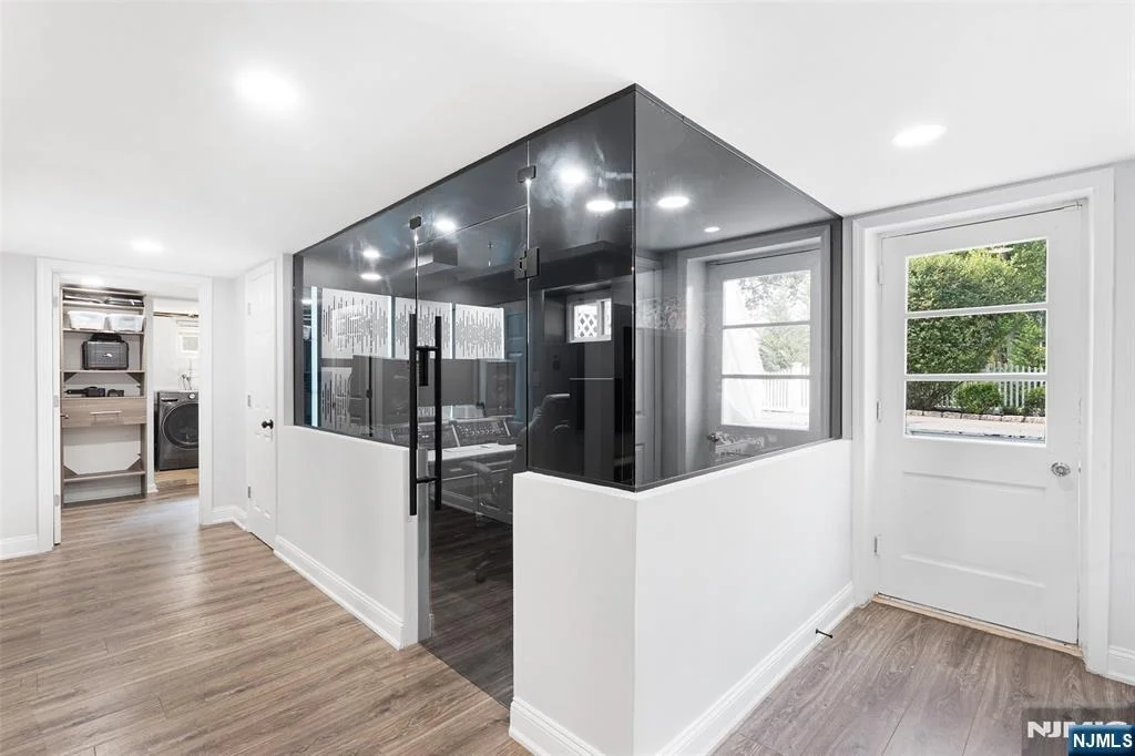 Photo of 33 Beverly
