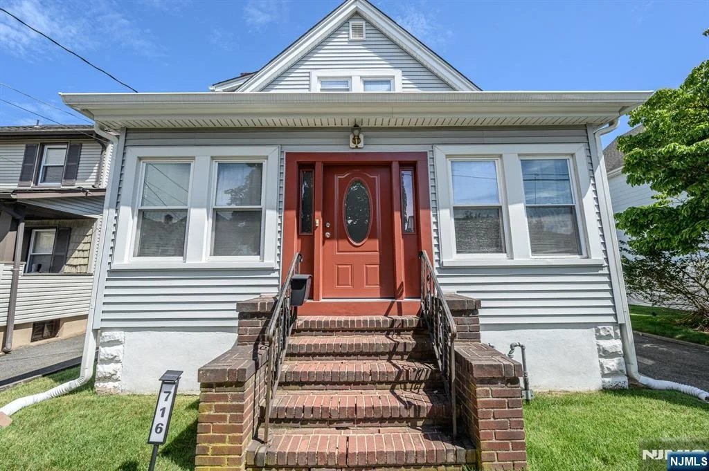 Photo of 716 4th