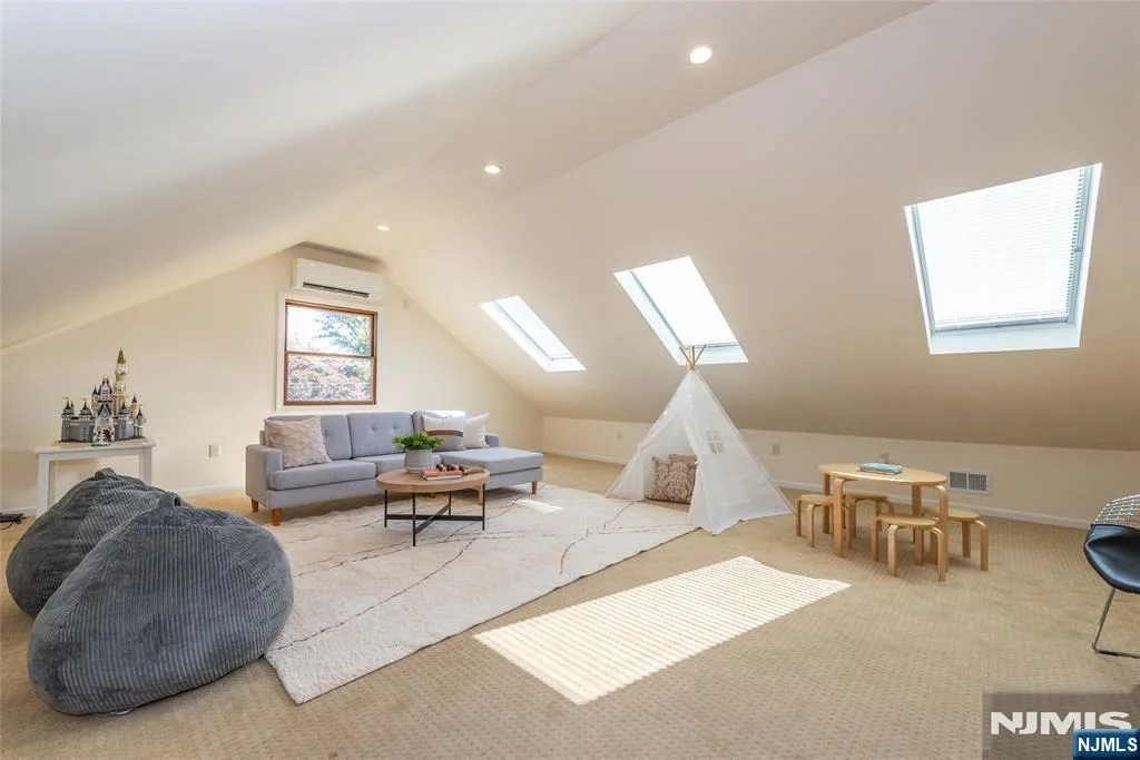 Photo of 182 Ridge
