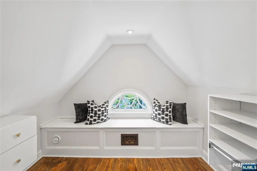 Photo of 48 Edgemont