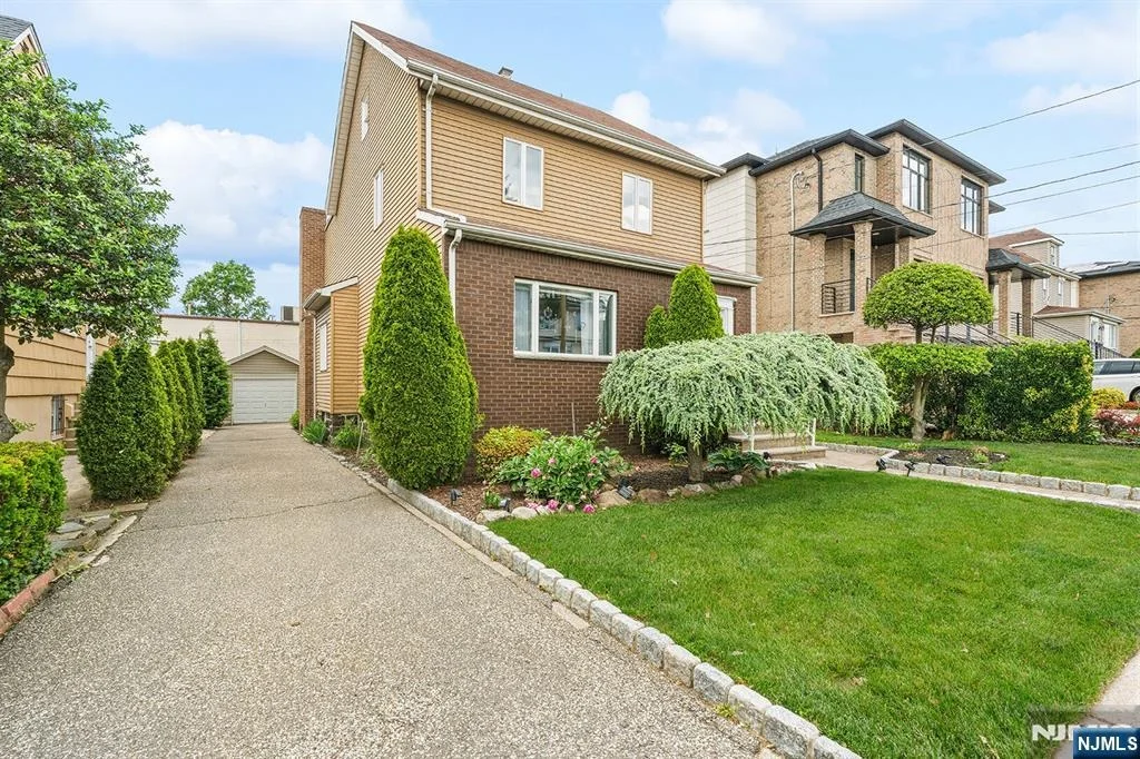 Photo of 1631 Maple
