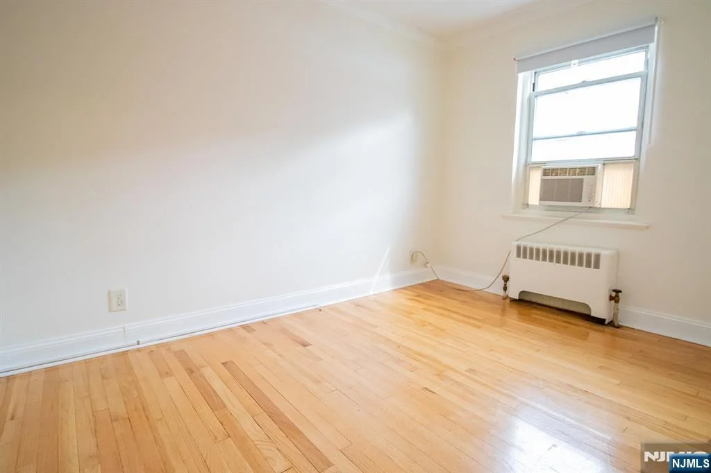 Photo of 370 Esplanade