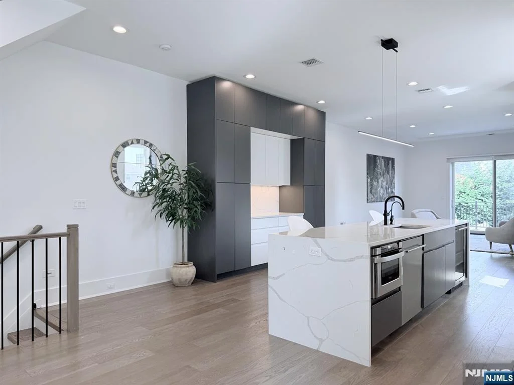 Photo of 1656 Maple