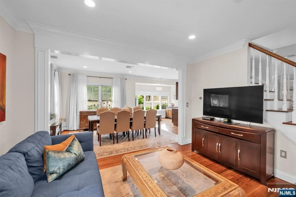 Photo of 1025 Maple