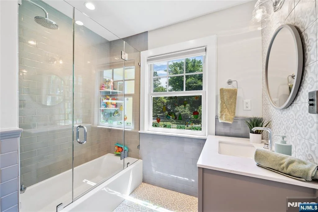 Photo of 48 Edgemont
