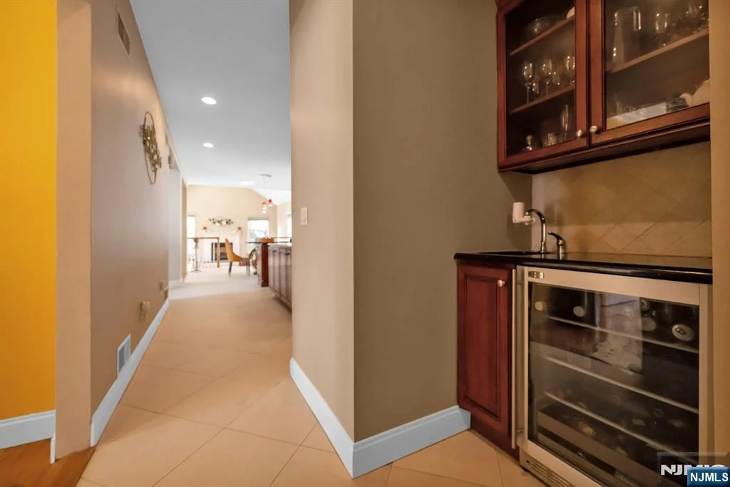 Photo of 683 Victoria