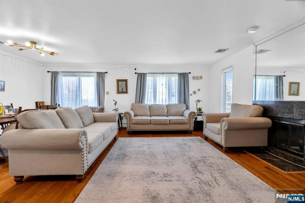 Photo of 266 Garibaldi