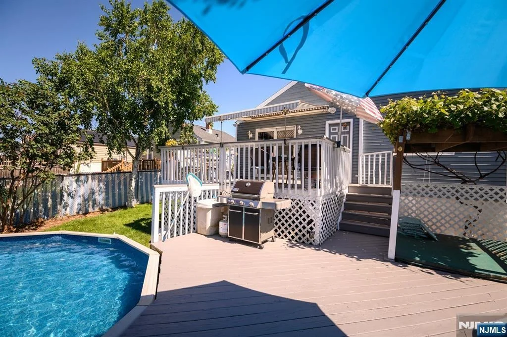 Photo of 271 S Boulevard