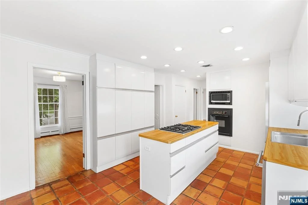 Photo of 10 Cedar
