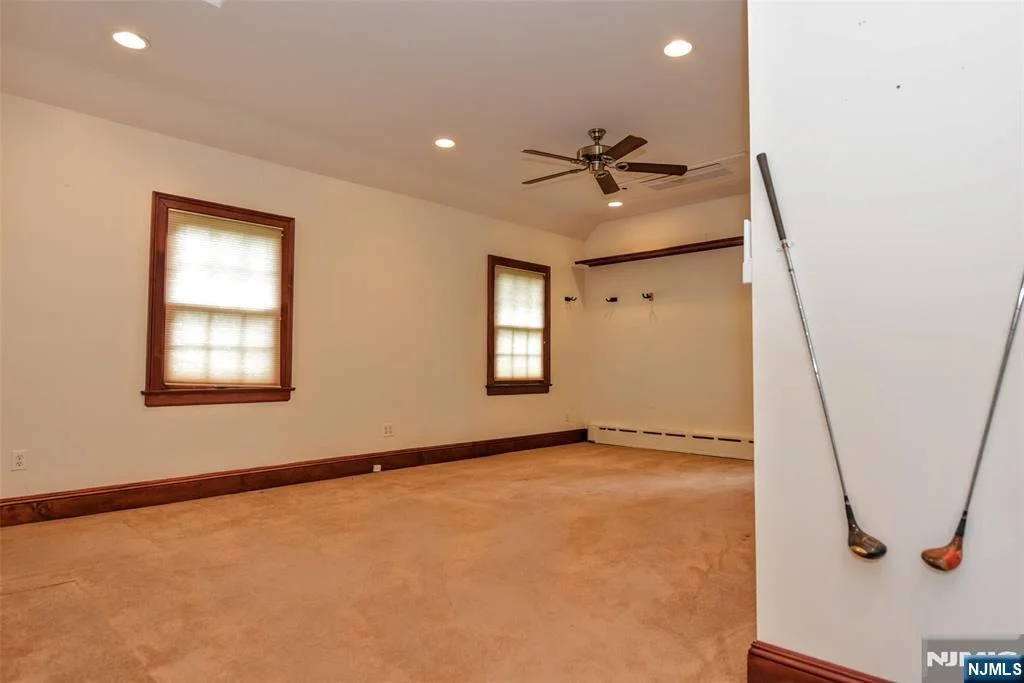 Photo of 497 W Saddle River
