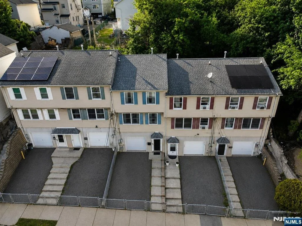Photo of 69 4th