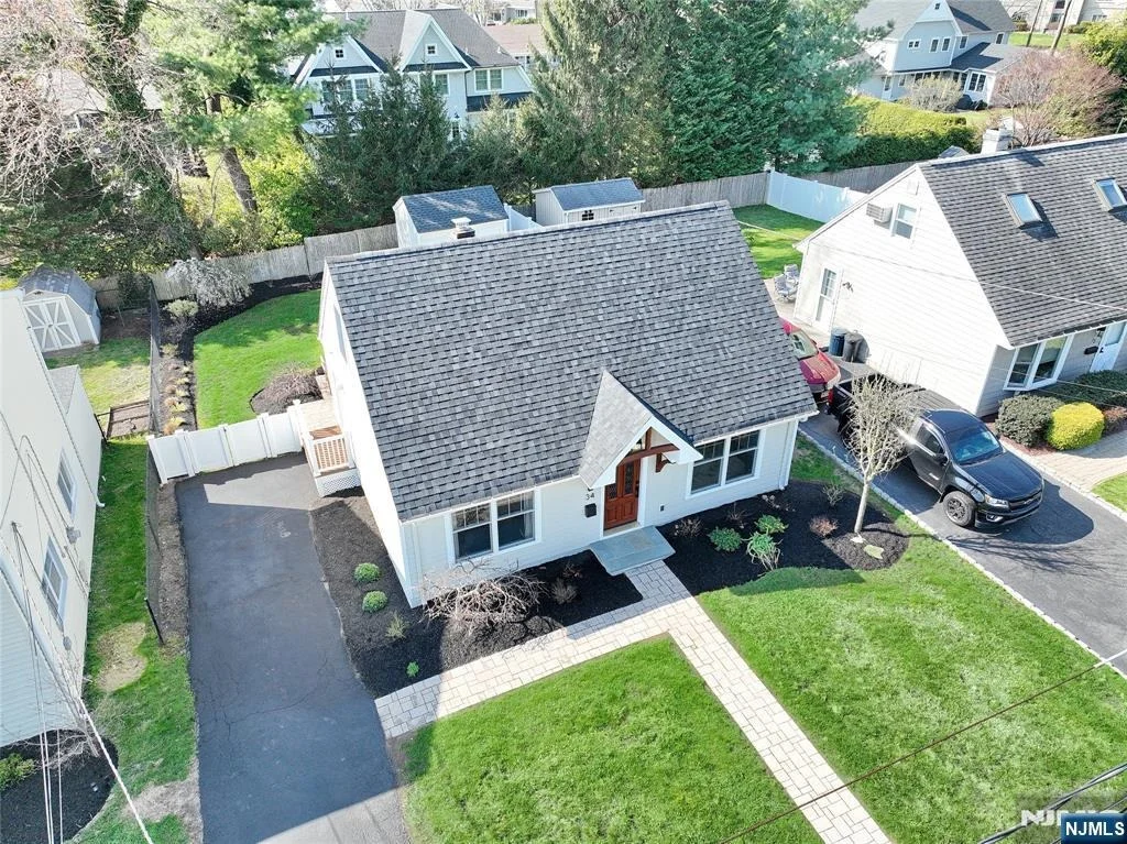 Photo of 34 Charles