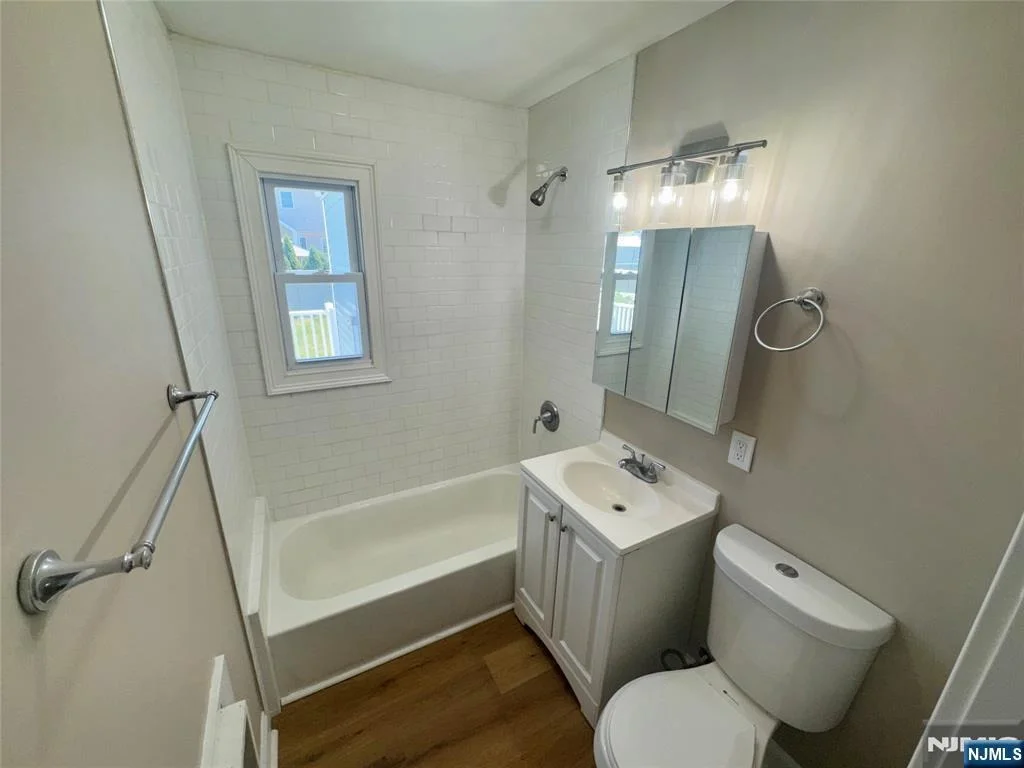 Photo of 192 6th