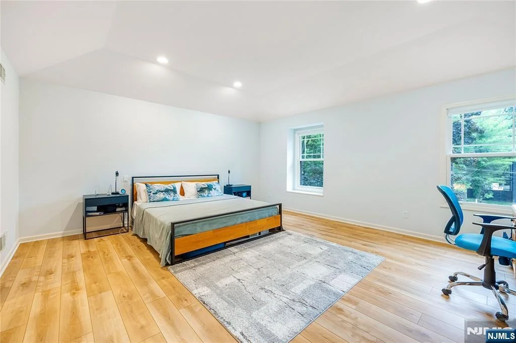 Photo of 41 Downey