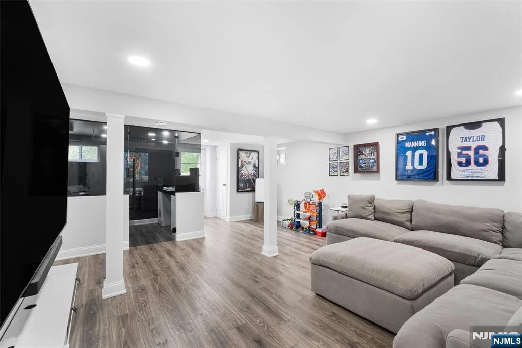 Photo of 33 Beverly