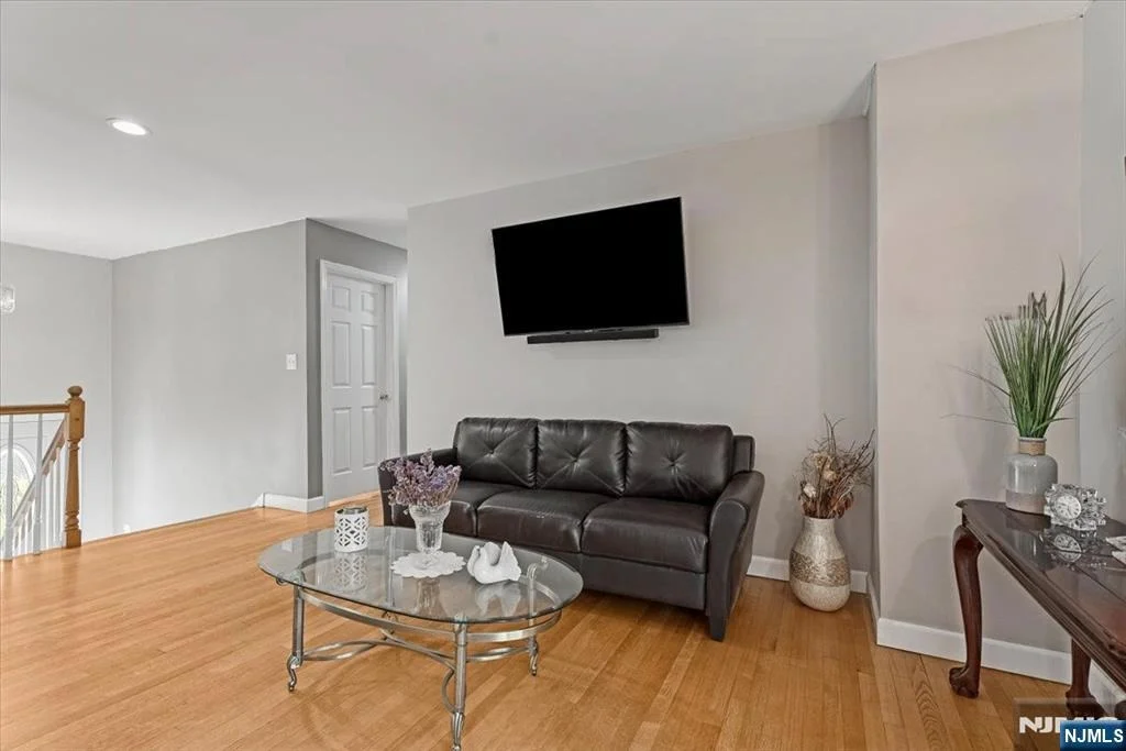 Photo of 26 Meslar