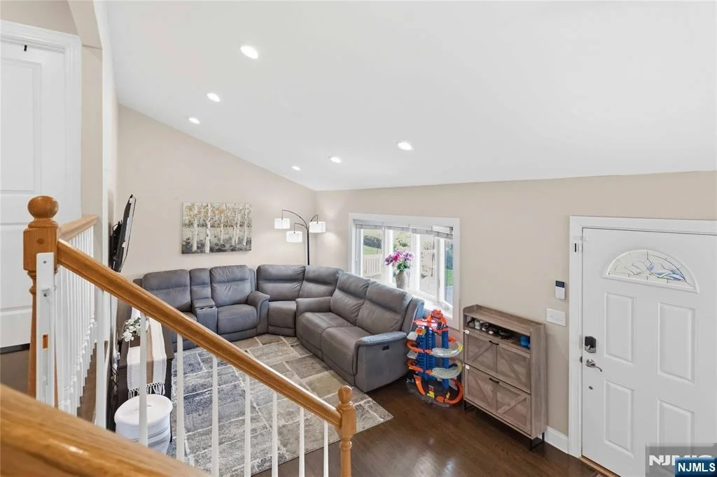 Photo of 345 Saddle River