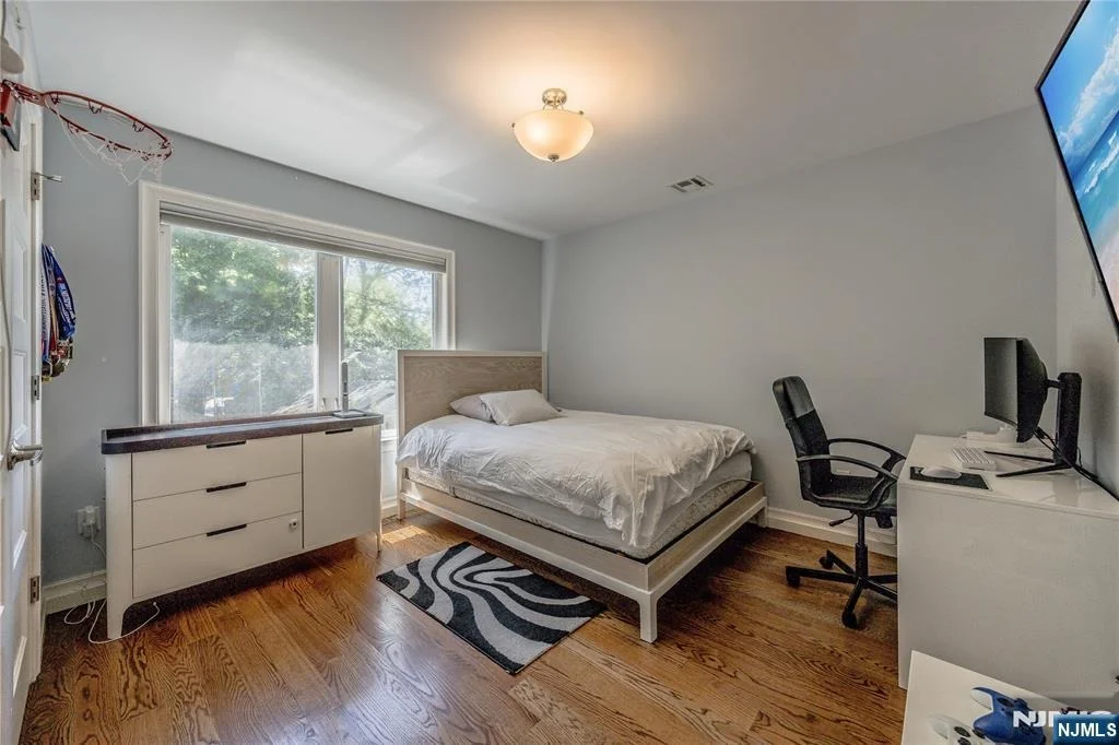 Photo of 82 Monroe