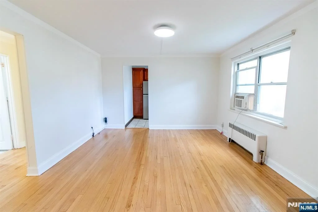 Photo of 370 Esplanade