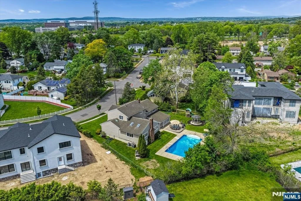 Photo of 670 Swathmore