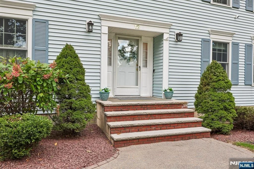 Photo of 12 Hemlock