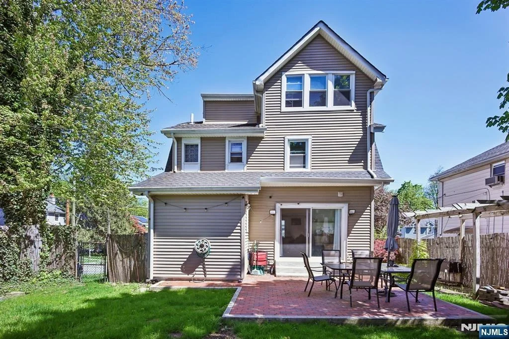 Photo of 1494 Endicott
