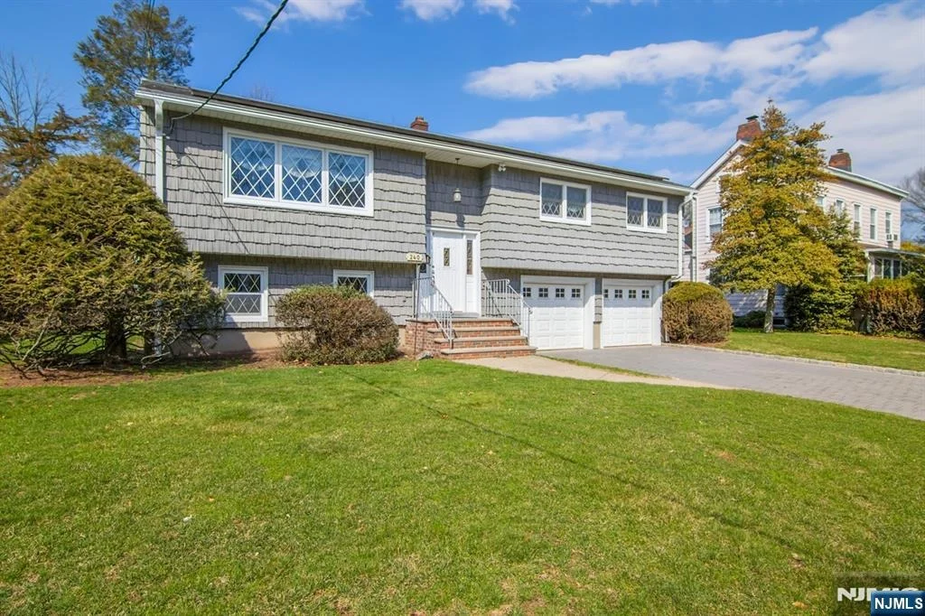 Photo of 240 Ridge