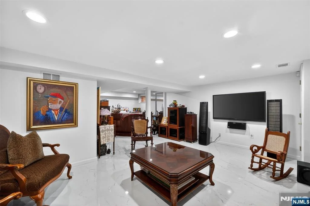 Photo of 413 Maple Hill