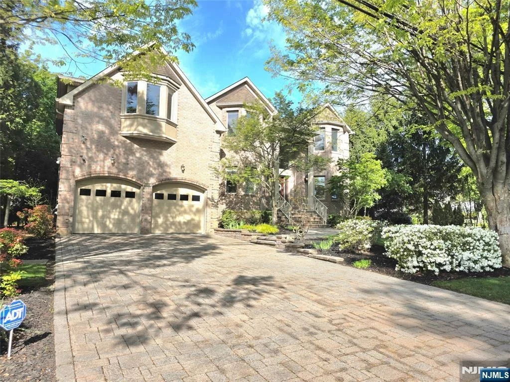 Photo of 335 Bullard
