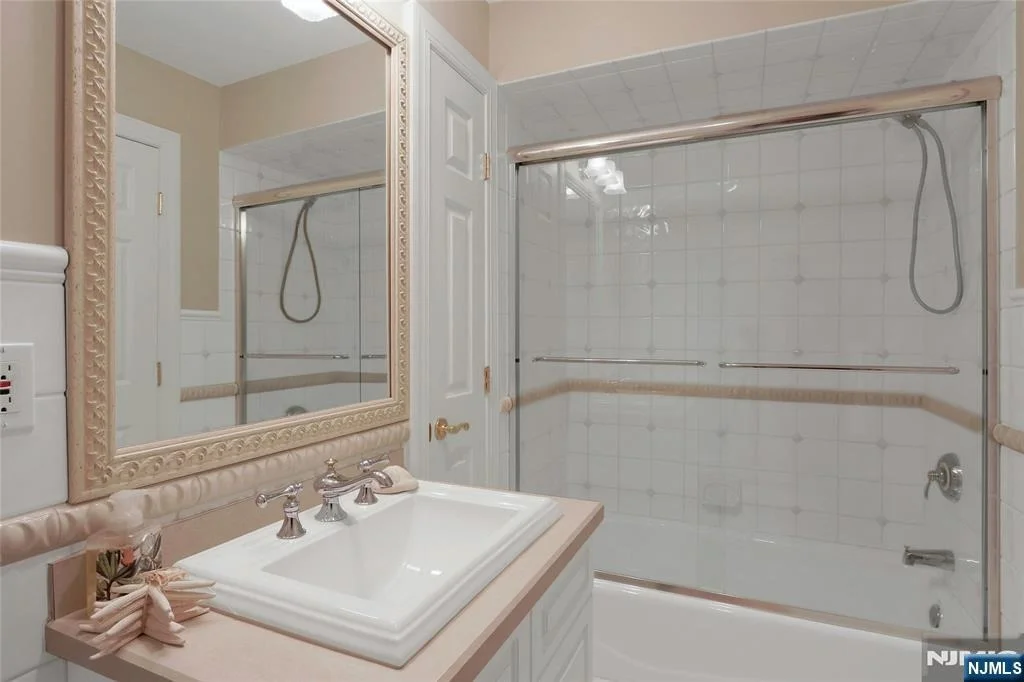 Photo of 457 Devonshire
