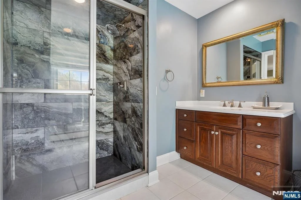 Photo of 372 Lakeview