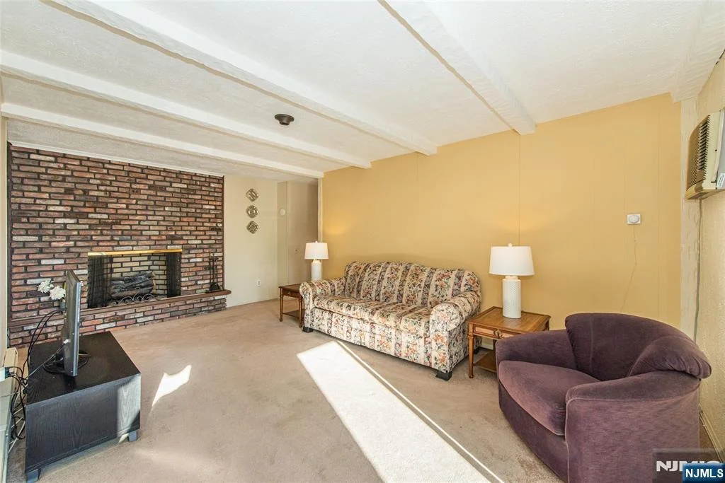Photo of 355 River