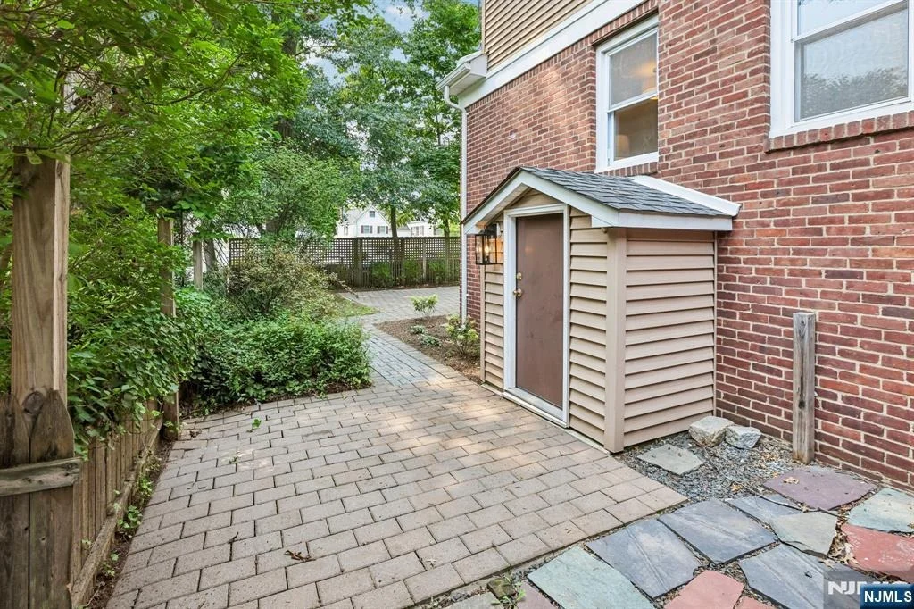 Photo of 650 Ridgewood
