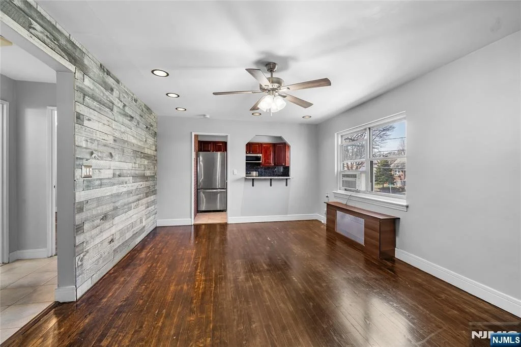Photo of 418 Esplanade