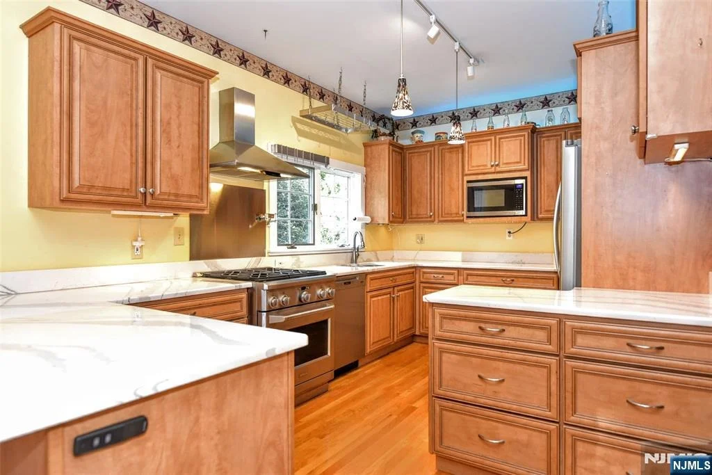 Photo of 497 W Saddle River