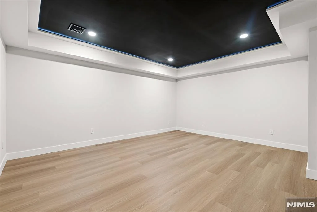 Photo of 302 Pine