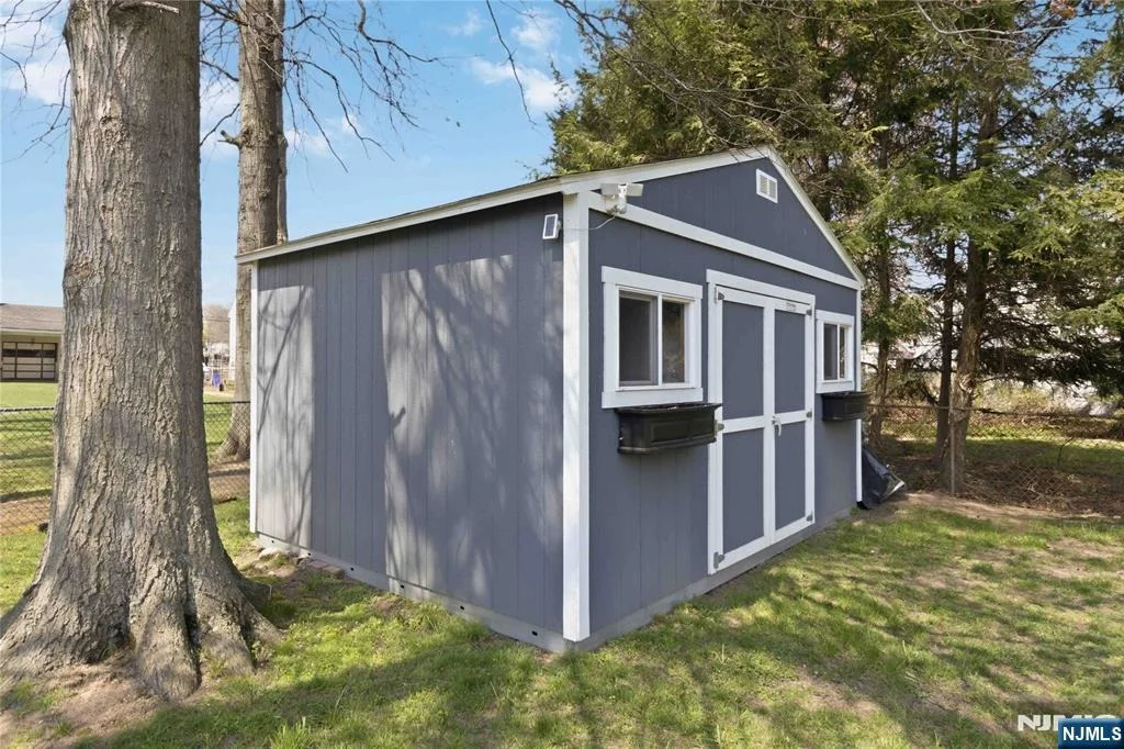 Photo of 345 Saddle River