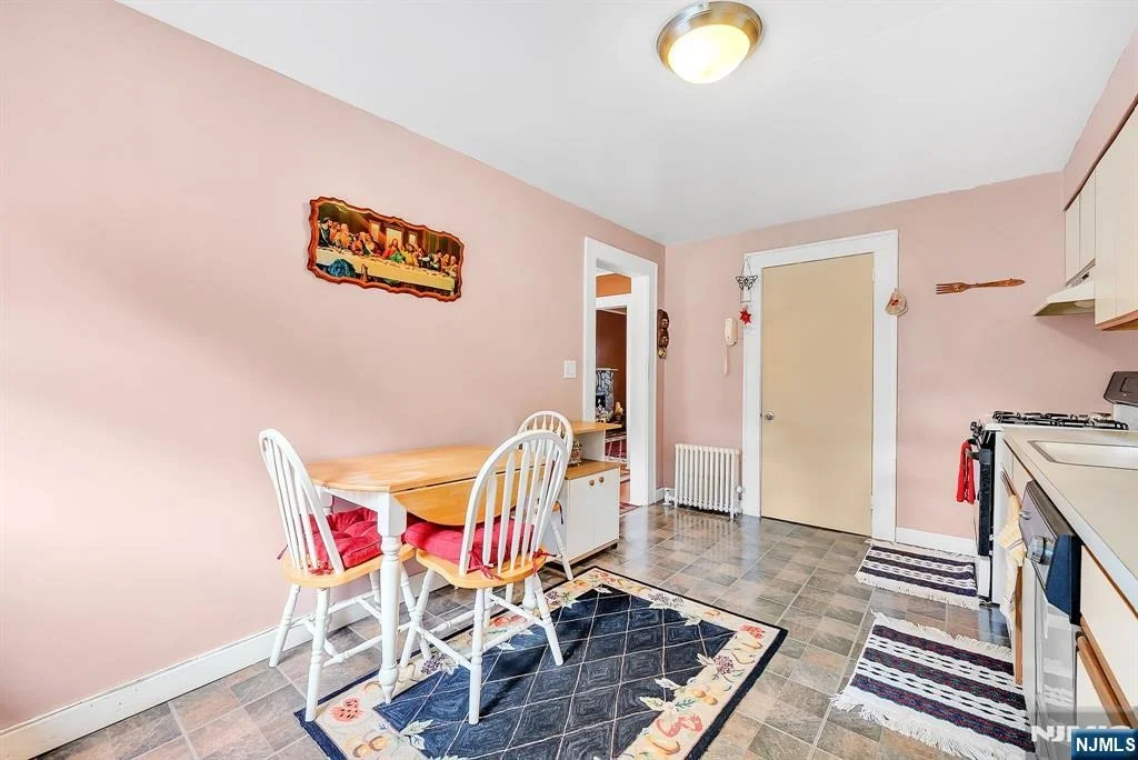 Photo of 9 Halcyon