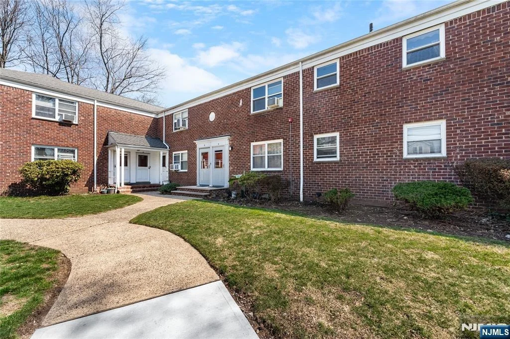 Photo of 418 Esplanade
