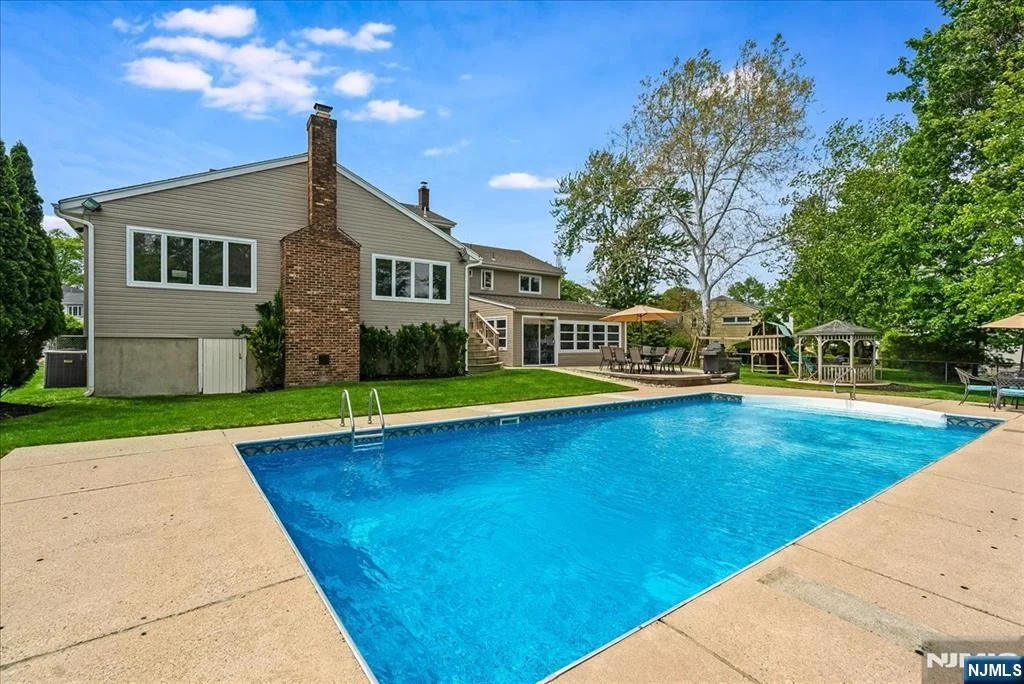 Photo of 670 Swathmore