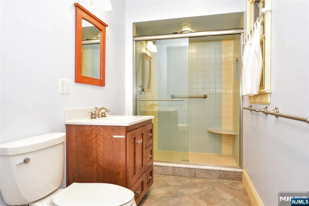 Photo of 497 W Saddle River
