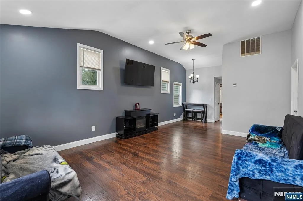Photo of 307 Boulevard