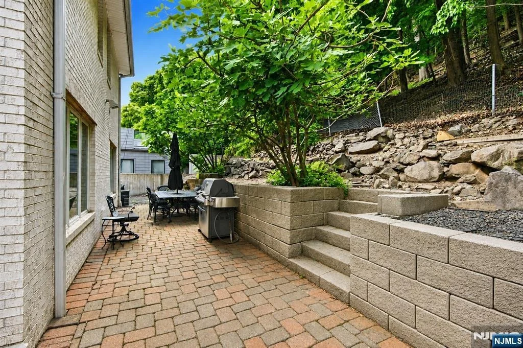 Photo of 750 Undercliff