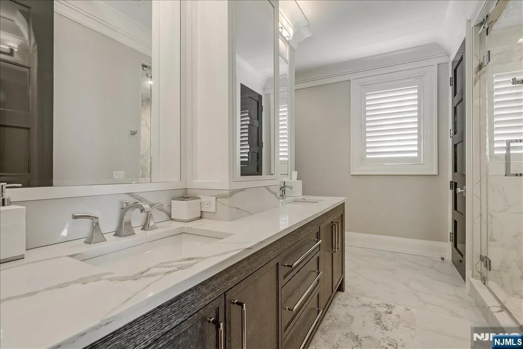 Photo of 555 Miller