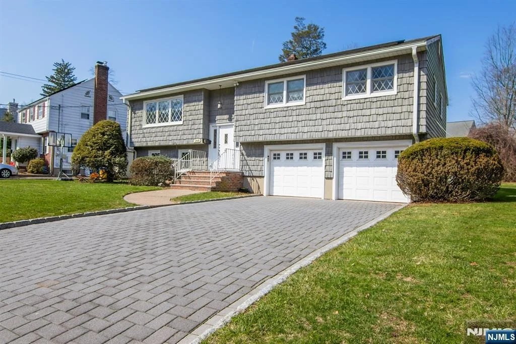 Photo of 240 Ridge
