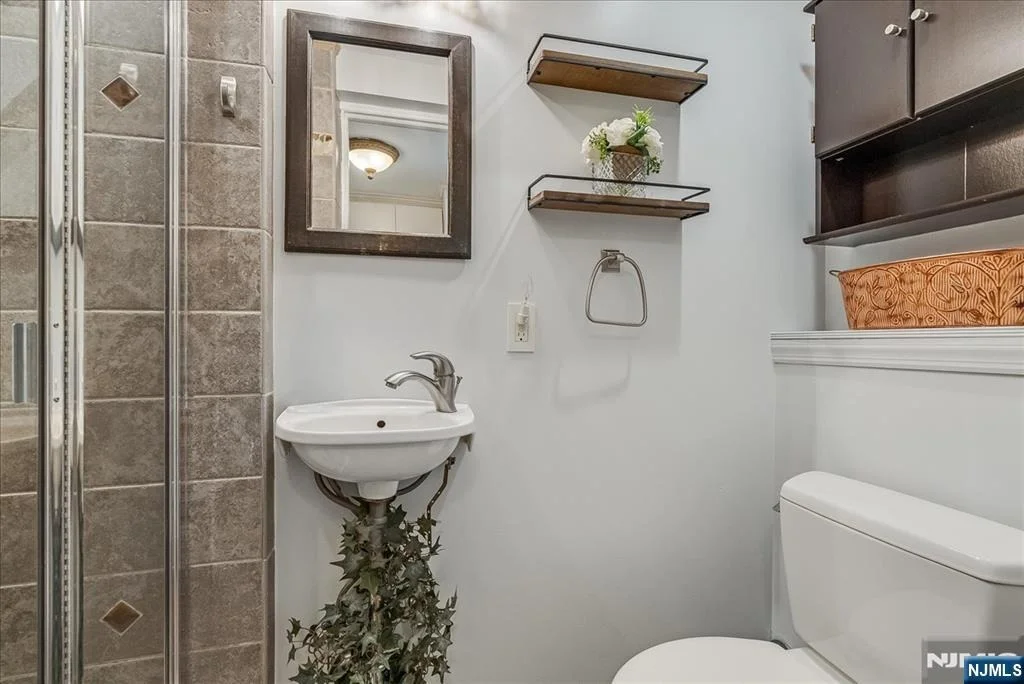 Photo of 670 Swathmore