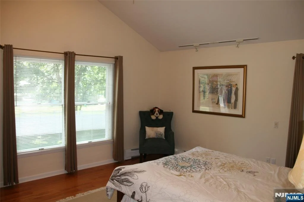 Photo of 452 Glendale