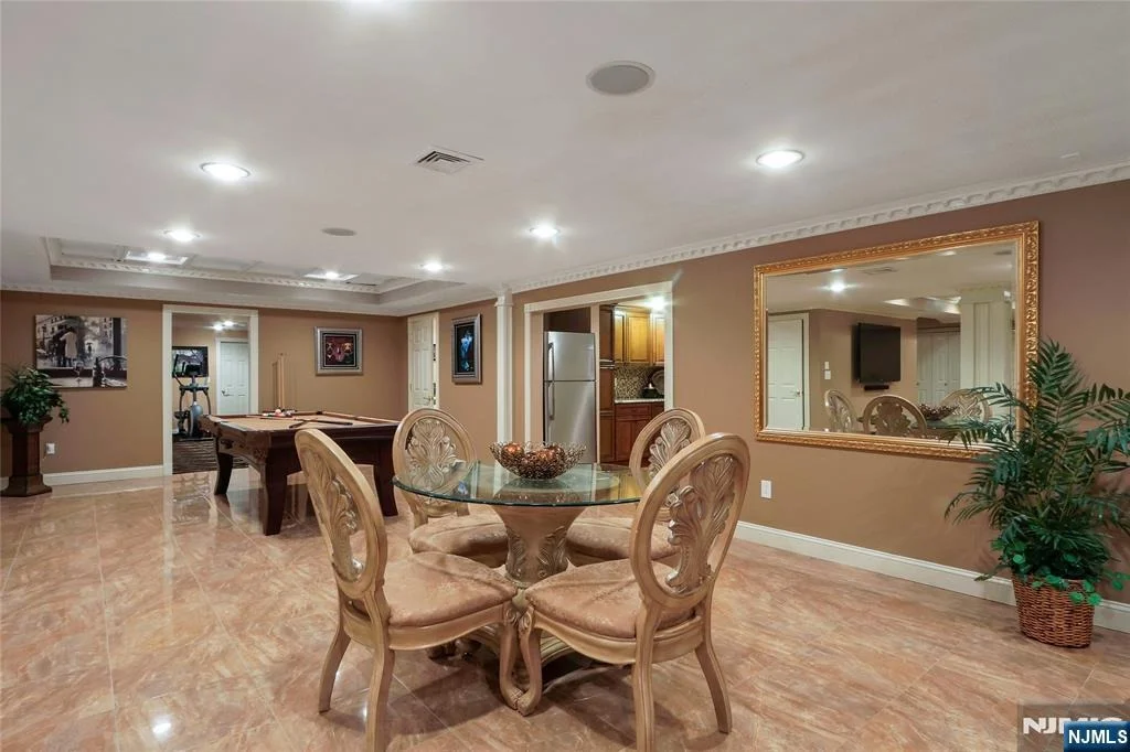 Photo of 457 Devonshire